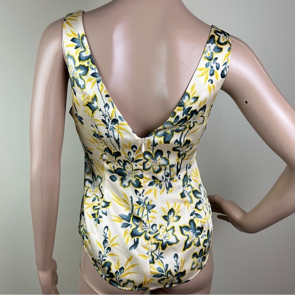 NEW CINQ A SEPT SLEEVELESS FLORAL PRINT TOP - Picture 7 of 8